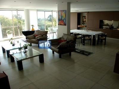 Amplio departamento de 3 dormitorios sobre Avenida Del Libertador | 5541